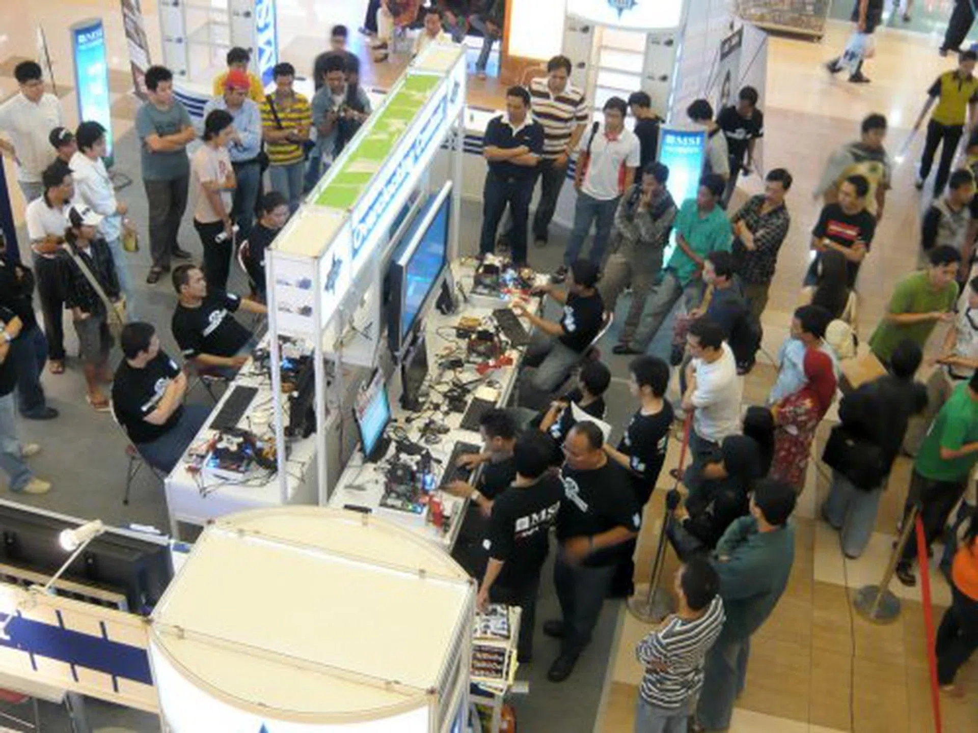  With their rigs ready to go, it's time for our contestants to start tweaking and overclocking!  