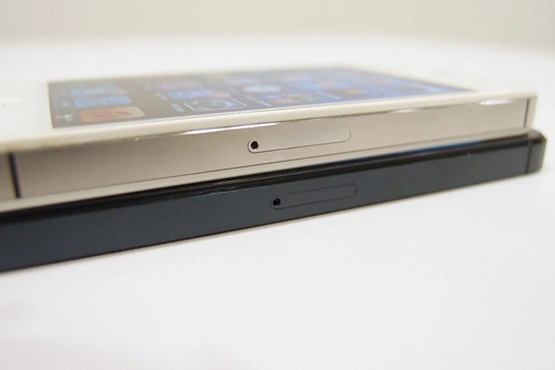 Thought the microSIM card was small? Welcome to the world of the smallest SIM card ever, the Nano SIM! iPhone users need to top up an additional charge (dependent on telco) to convert their current cards to Nano SIM cards.