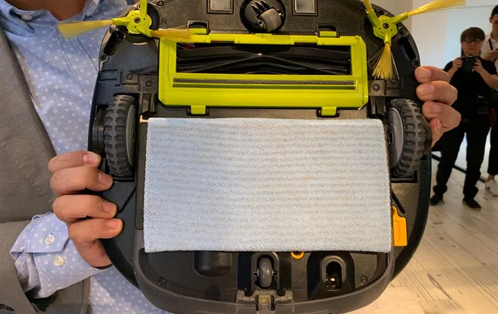 Beneath the cloth is a slim water tank system for mopping.