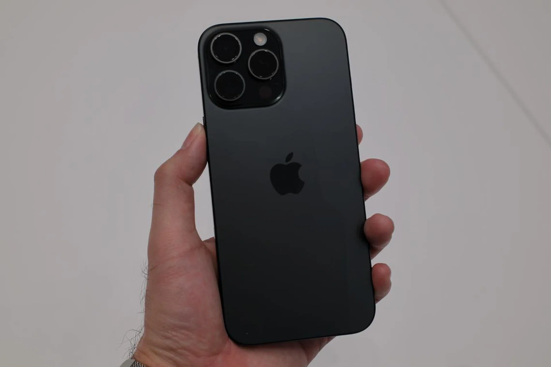 Apple iPhone 16 Pro Max in Black Titanium. Photo: HWZ.