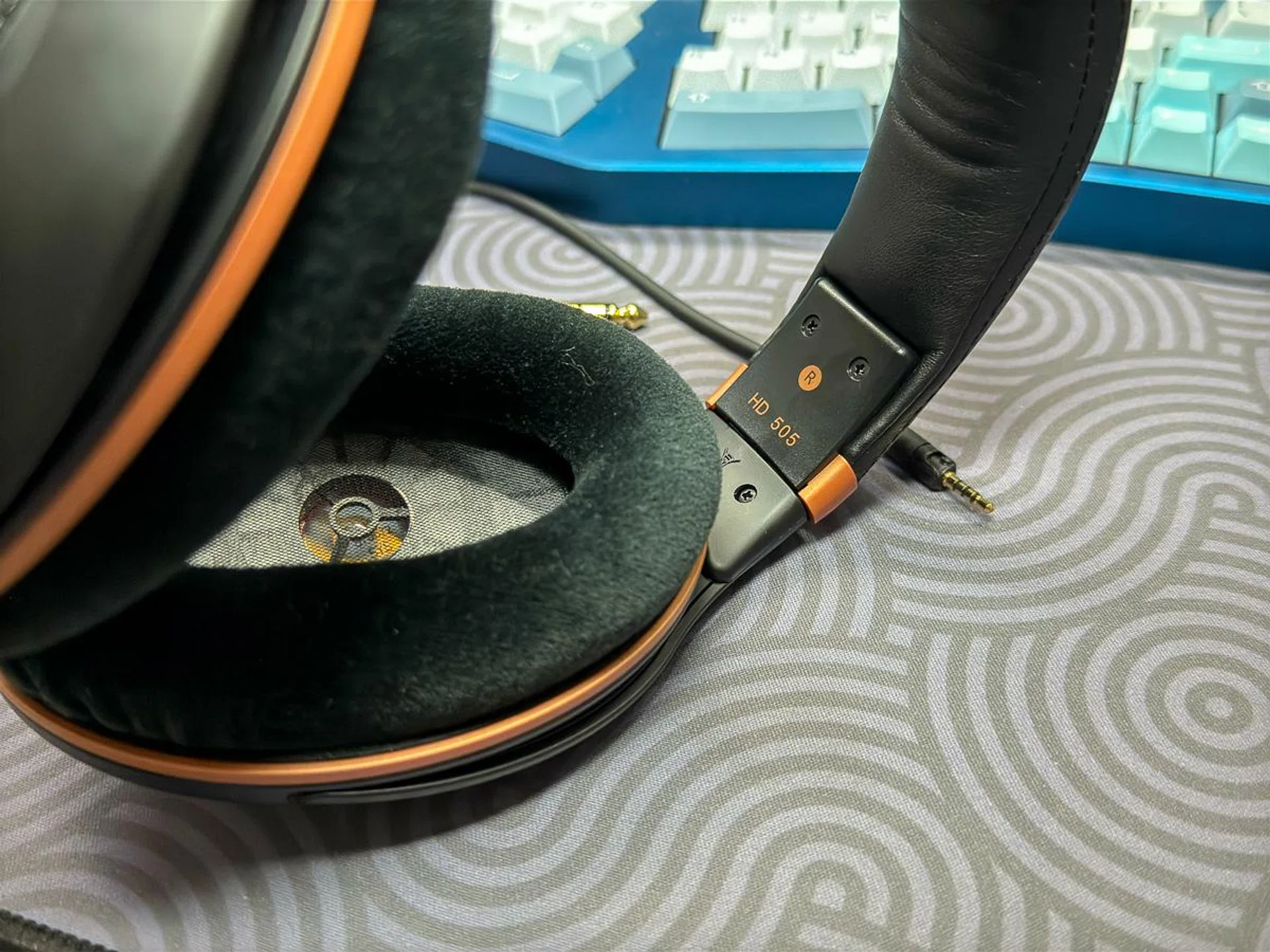 Swappable earpads. Photo: HWZ.