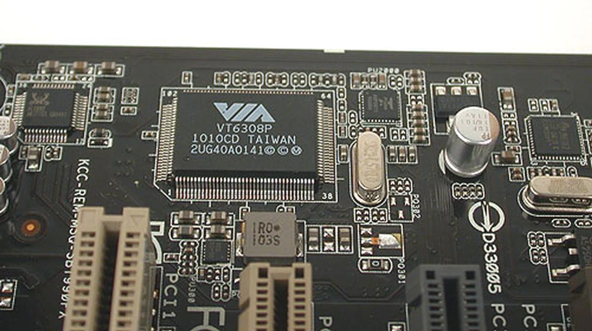 Some of the onboard controllers on this Sabertooth include a VIA controller for two FireWire ports, a pair of JMicron controllers for eSATA and SATA 3Gbps ports and not forgetting two USB 3.0 controllers from ASMedia. If you ask us, we're not sure why FireWire is still being supported on new boards given the popularity of USB devices. 