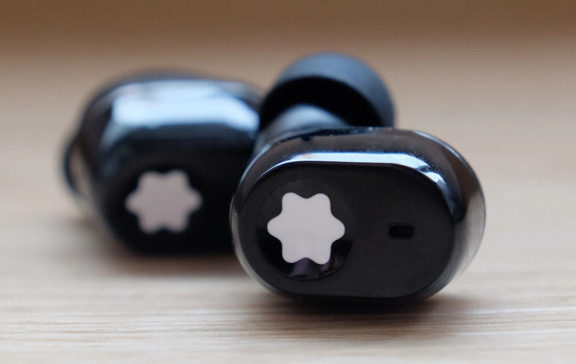 The design of the MTB03 earbuds reminds me of Montblanc's Meisterstück pens.