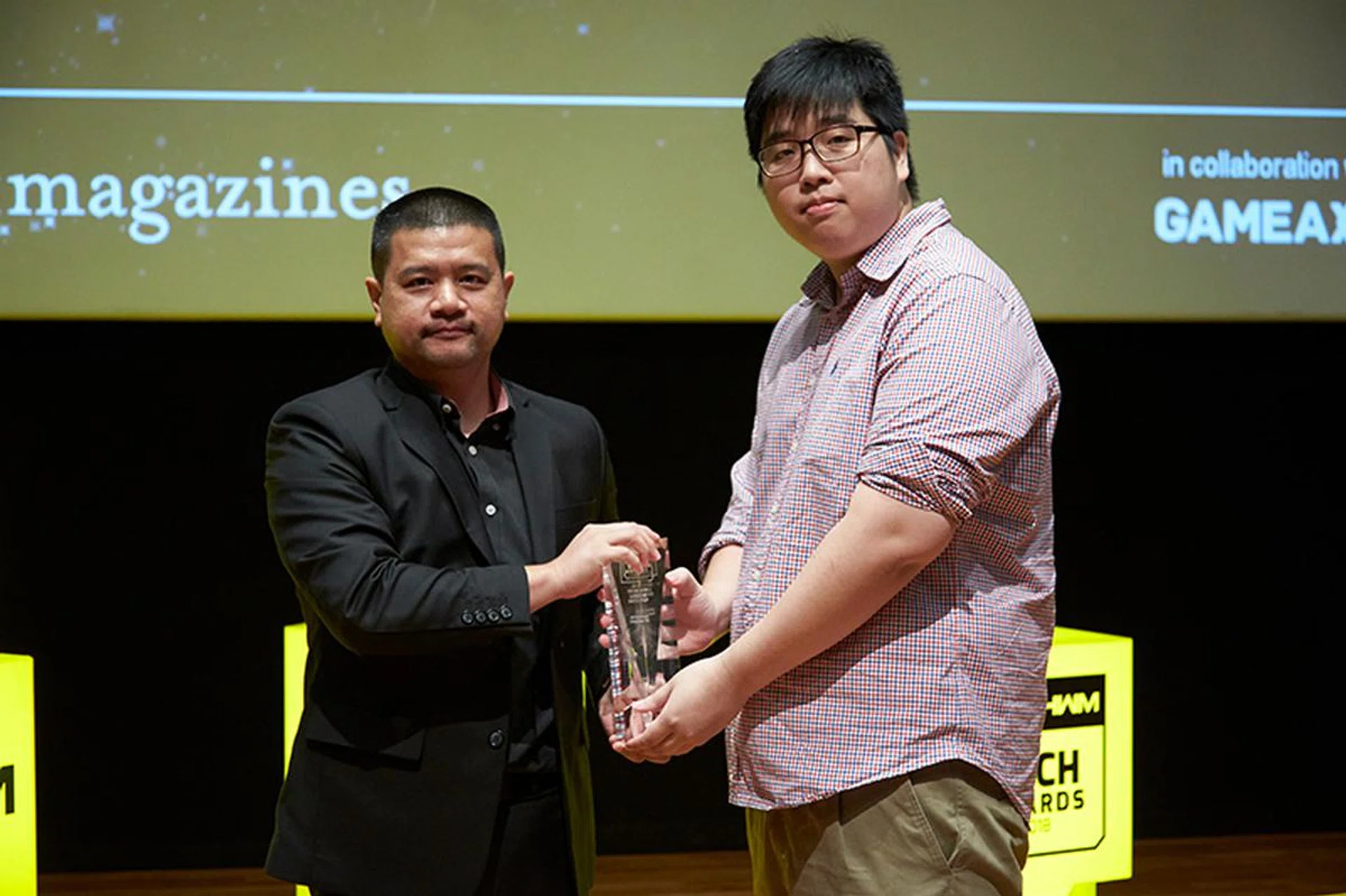 Local outfit Aftershock PC wins 2 awards: Editor's Choice for Best SFF Gaming Desktop and Readers' Choice for Best Gaming Desktop PC Brand. Accepting the trophy here is Mr. Marcus Wee, Managing Director and Founder of Afterchock PC.