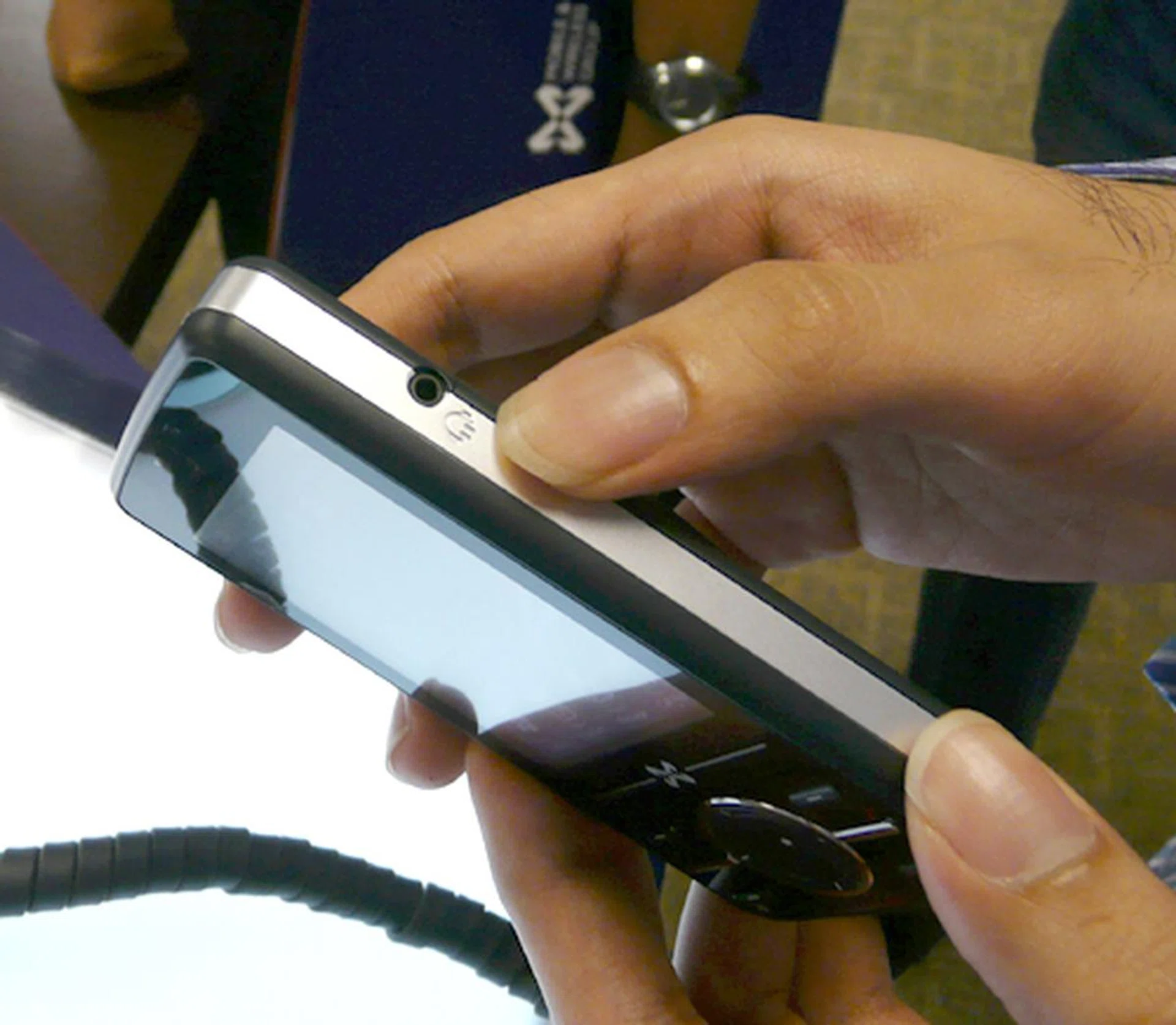 ... the location of its 2.5mm audio jack, oddly found on the top right, just slightly above the battery casing.