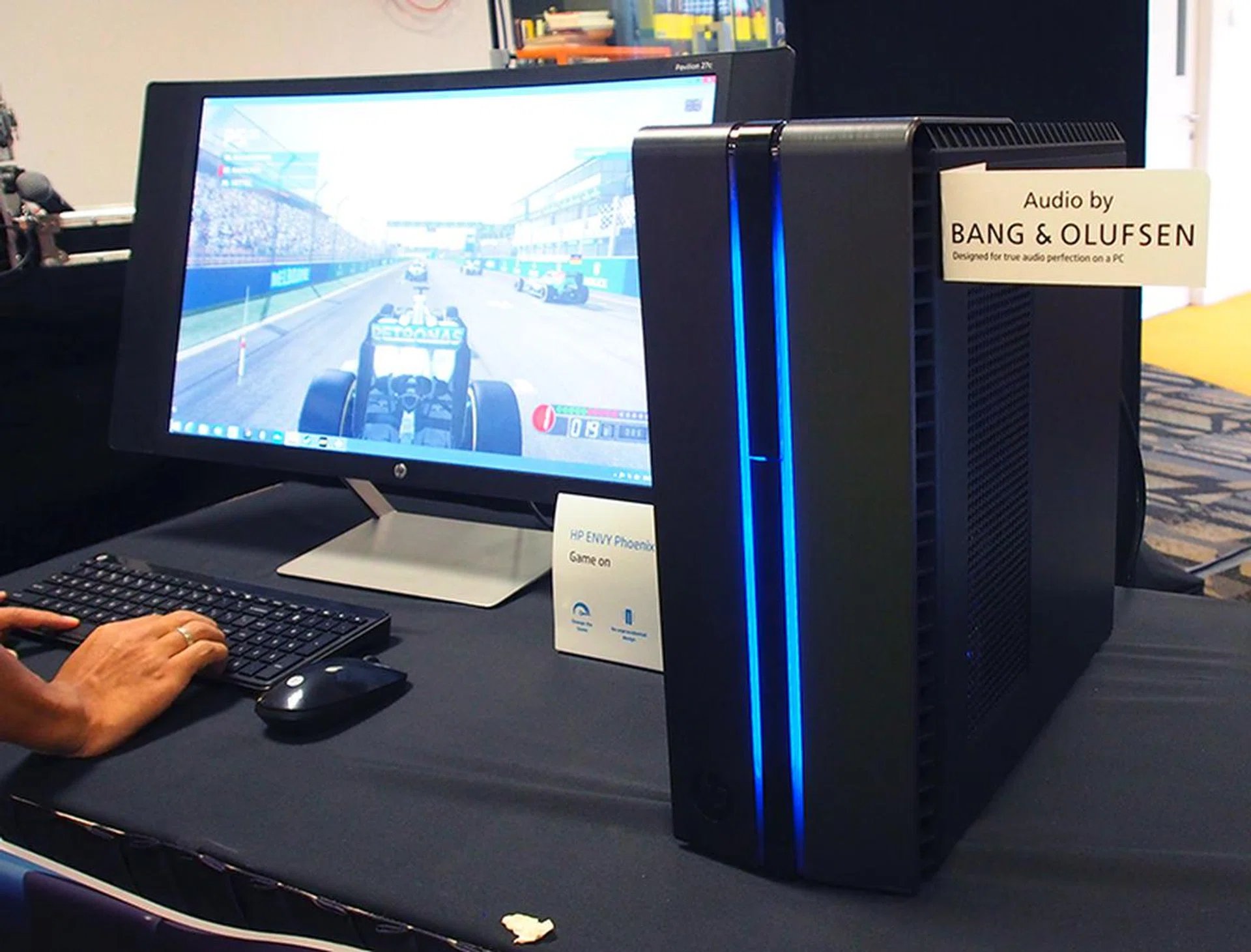 The HP Envy Phoenix desktop's front panel features two strips of customizable LED lights.