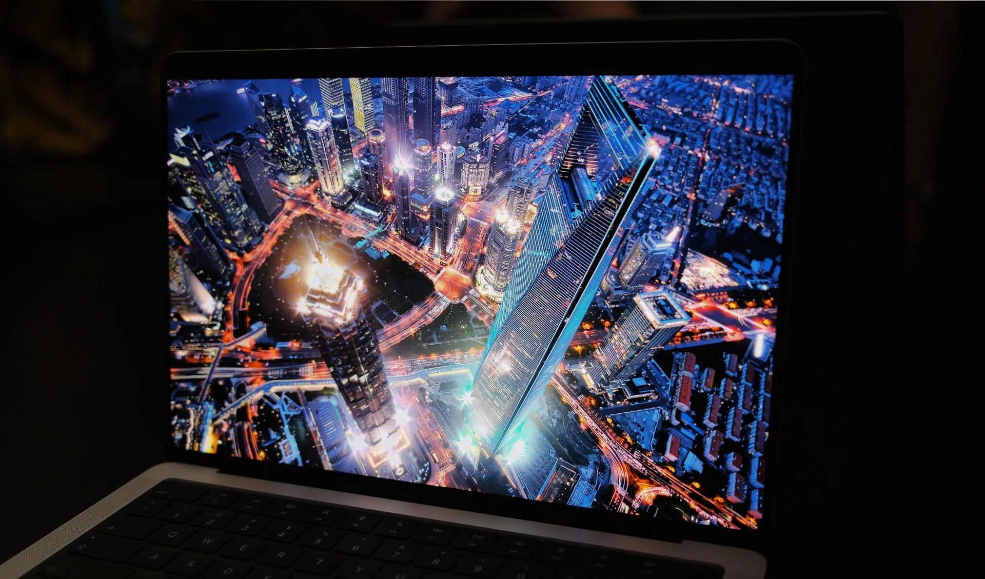 Apple MacBook Pro with PROLED Display XDR screen demo