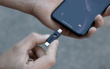 The YubiKey 5Ci has dual connectors for Lightning and USB-C. (Image: Yubico.)