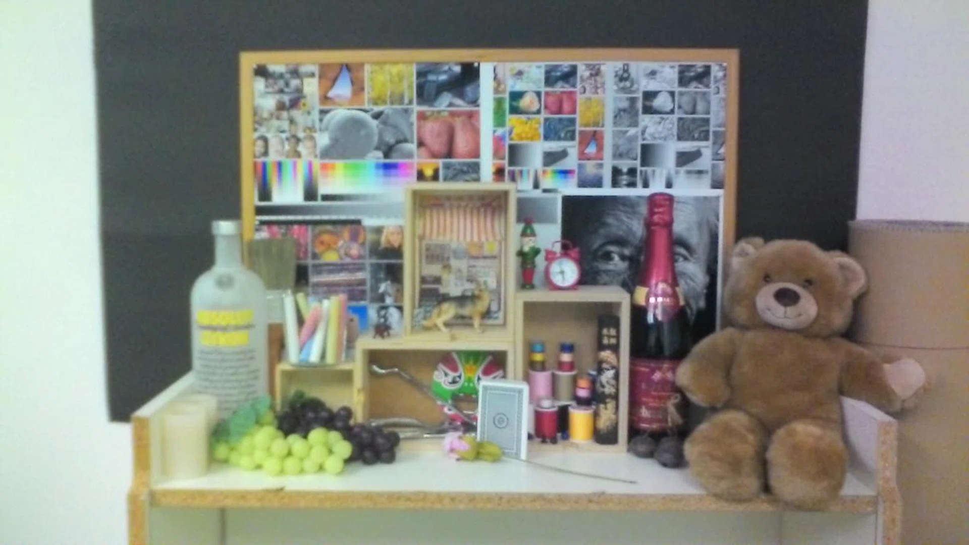 As you can see, image quality was rather lacking, with a noticeably grainy quality, lack of contrast and washed out color reproduction. Below, we've included closeup shots for comparison: