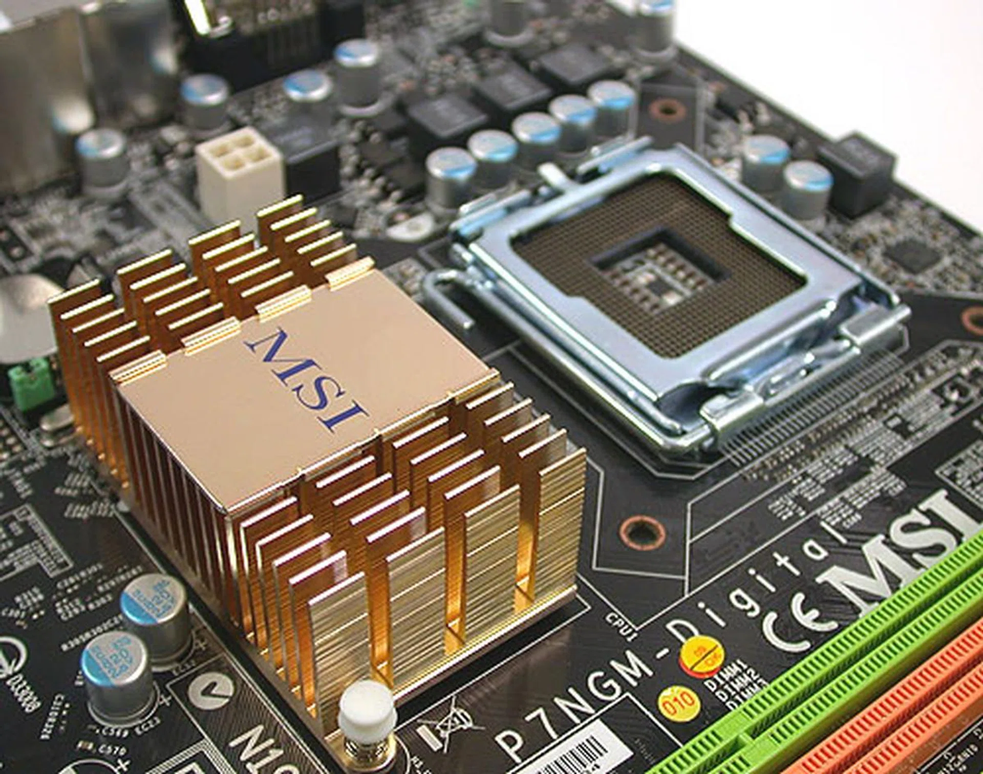 The heatsink felt only slightly warm to the touch during our testing. It was not too large either and didn't interfere with the CPU socket, which was nicely free of obstructions.