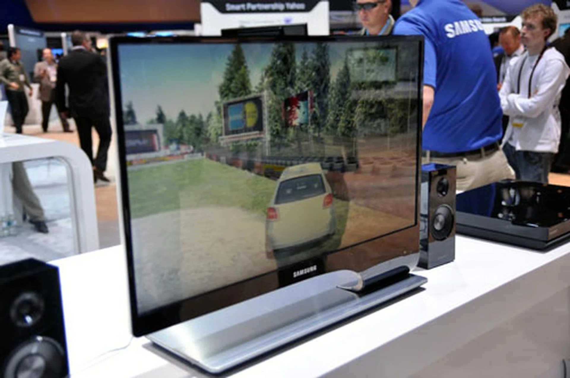 The new 950 Series monitor is a LED 3D capable model that looks quite different with its one sided design.