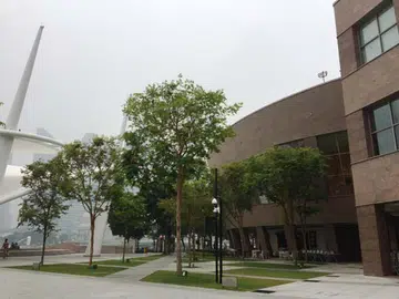 StarHub HetNet small cells atop a building along the Singapore River.
