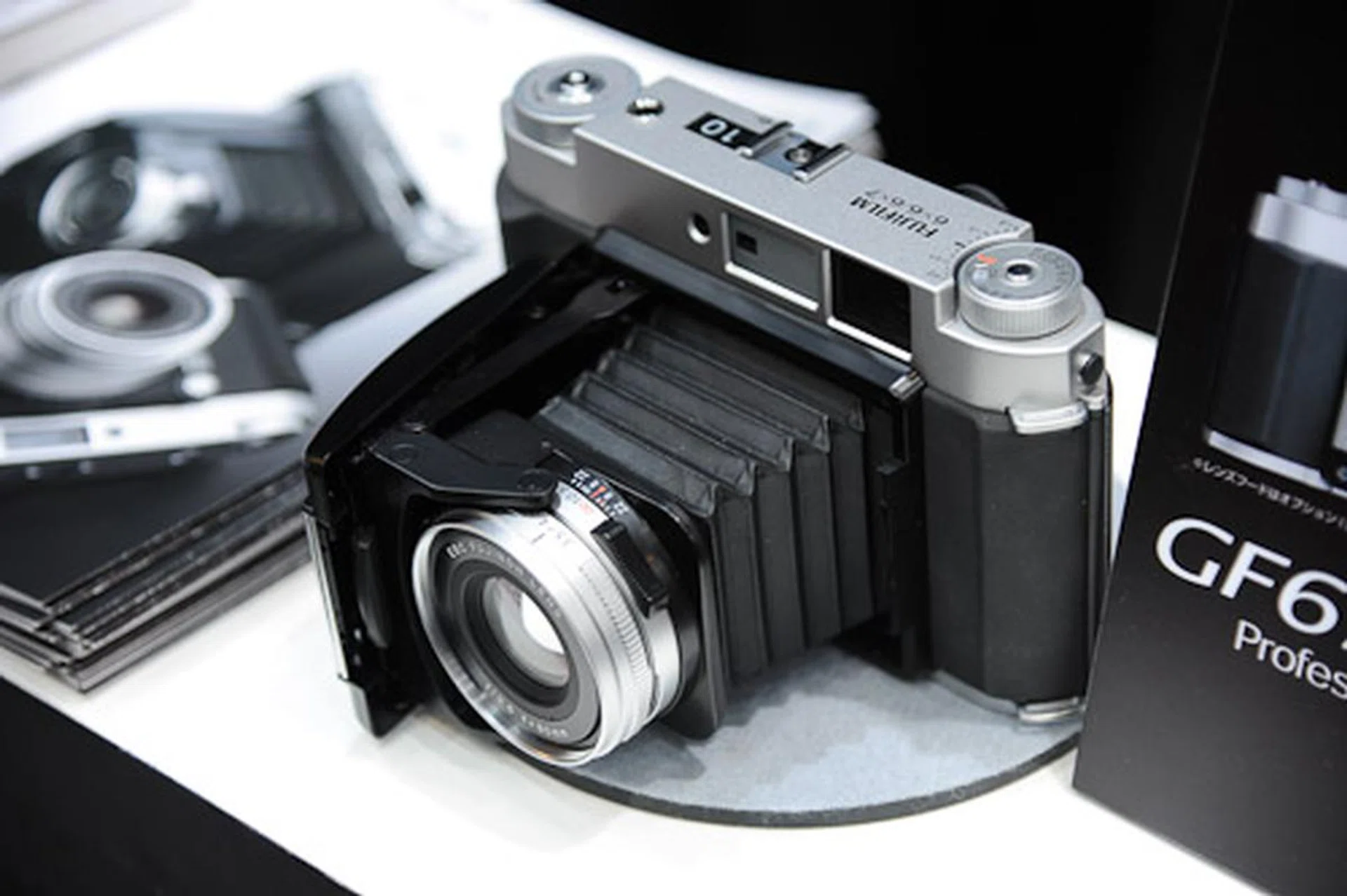 The GF670 Professional is a folding, medium format film camera.