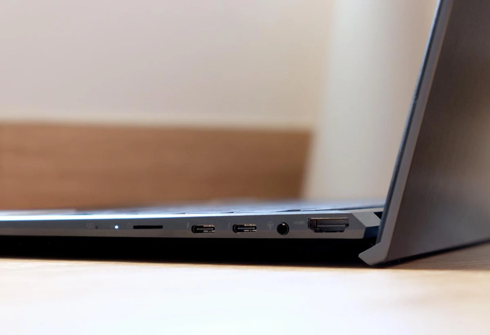 On the right side of the notebook are two USB-C Thunderbolt 4 ports and a proper full-size HDMI 2.0b port.