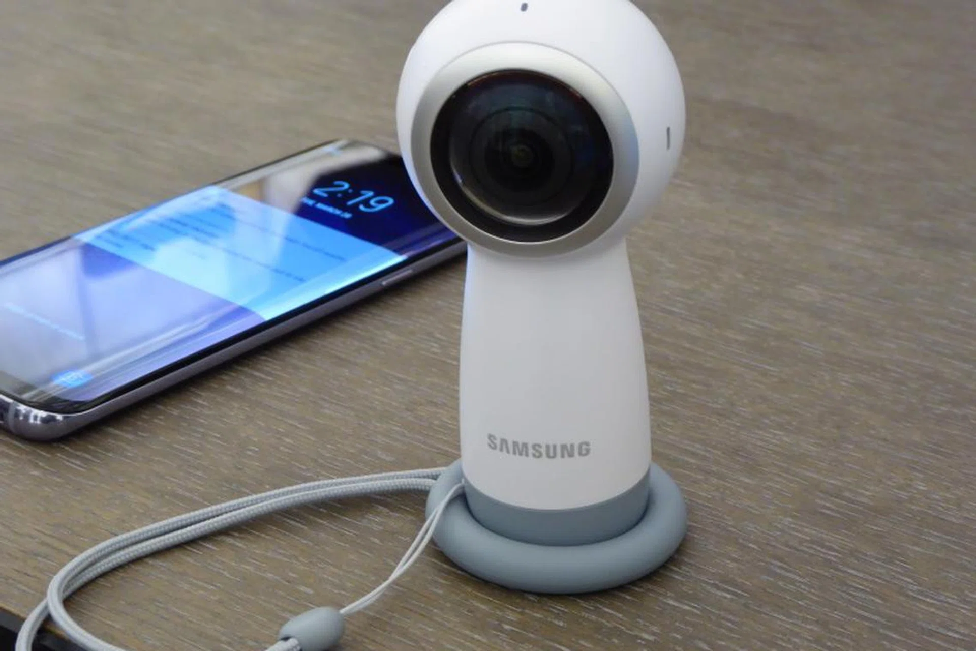 The new Gear 360 (2017). Doesn’t it remind you of our little Zotto?