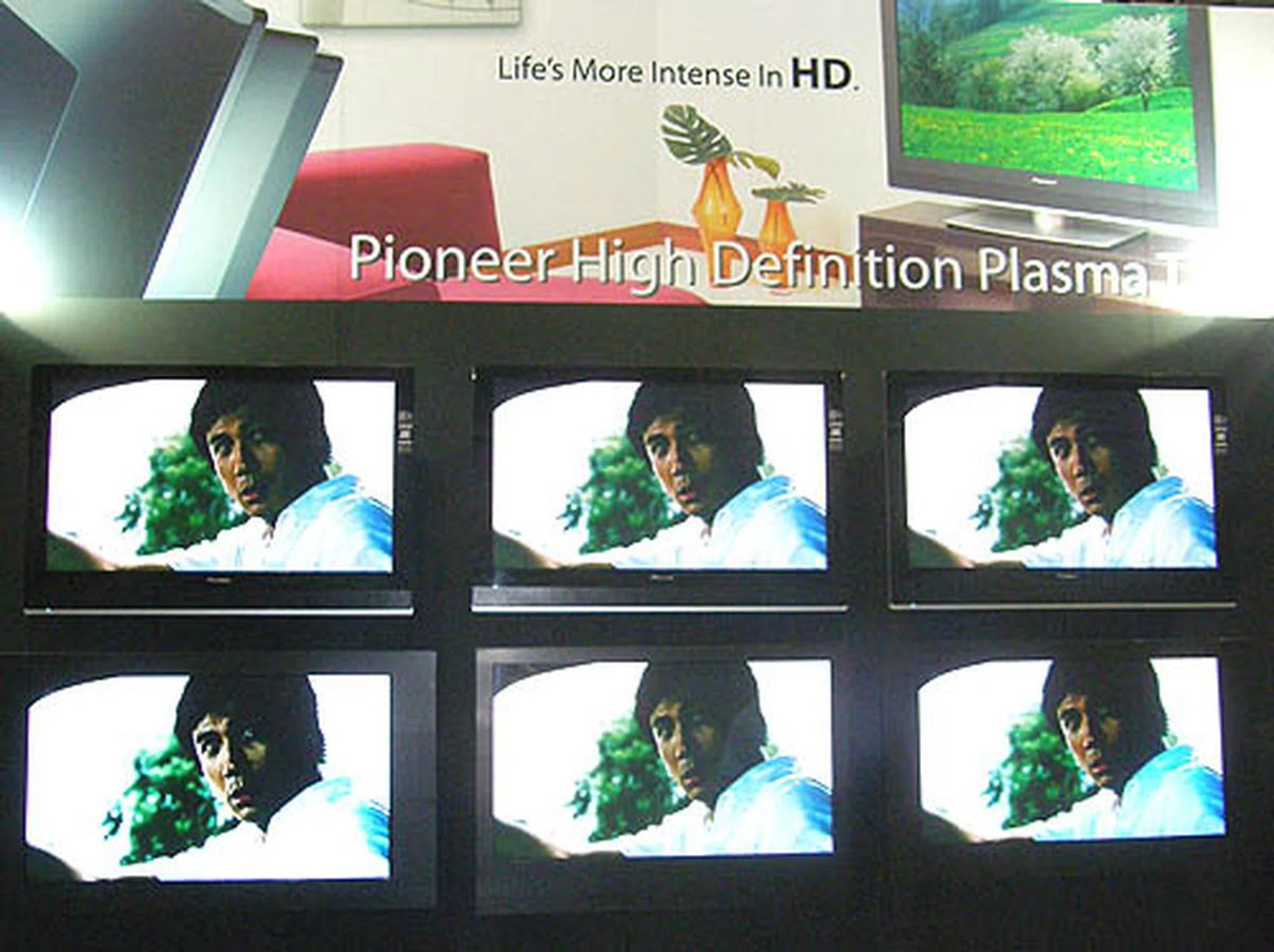  Life's more intense in HD. (Hmmm...)  