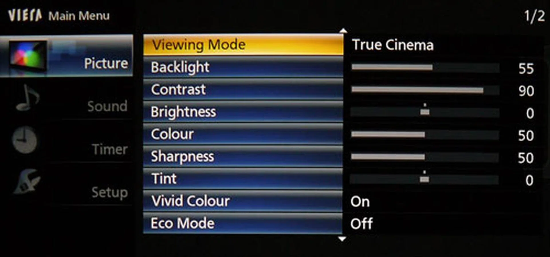 Panasonic has improved on its user interface without changing too many cogwheels. What we appreciate most, on the other hand, is Panasonic's choice in consolidating all of the display functions under the Picture tab.