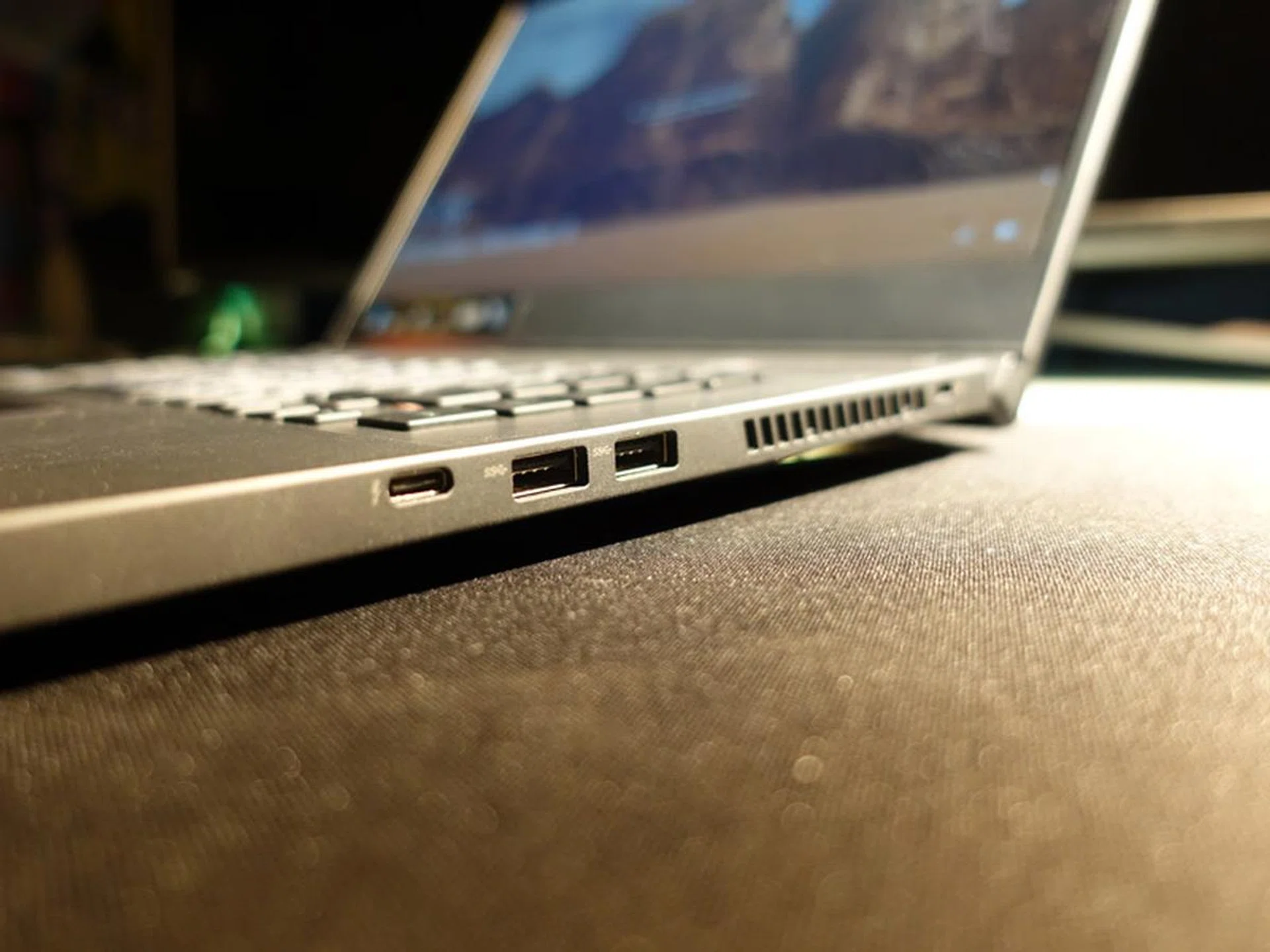 Ports: 2x Type A USB 3.2 (Gen 1), 1x Type C USB 3.2 (Gen 2)