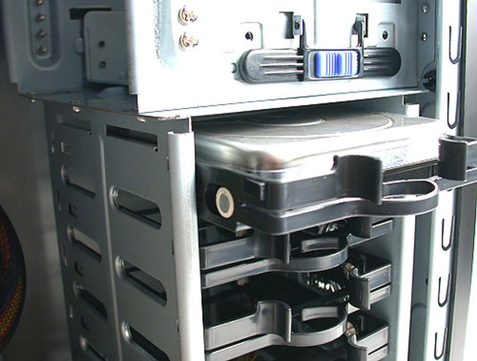 The plastic holder for the hard drive is tool-free and slots easily into the hard drive cage. The only problem occurs when you try to connect the power and SATA/IDE cables, since the connectors are facing the inside of the chassis. You can also see the two screws above the hard drive cage. This is where the included screws for the chassis are 'stored' prior to use. So there's no way you will misplace them. 