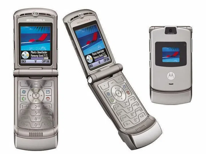 The iconic Motorola Razr was introduced in July 2004. More than 14 years later, it might be coming back as a foldable smartphone. <br>Image source: notebookcheck.net