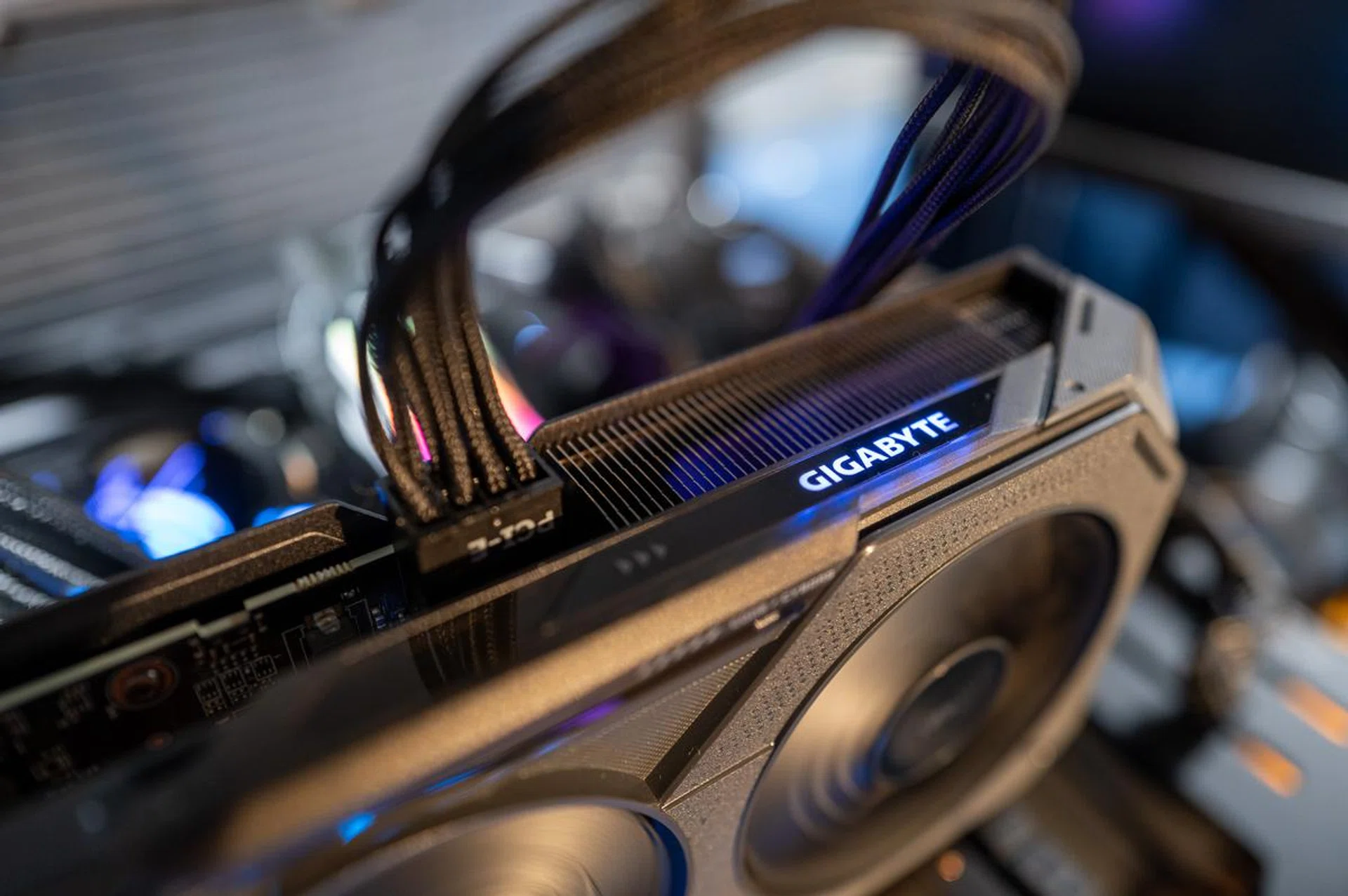 Will AIB partners be able to make a low profile version of a Radeon RX 9060 XT card? Let's see. Photo: HWZ