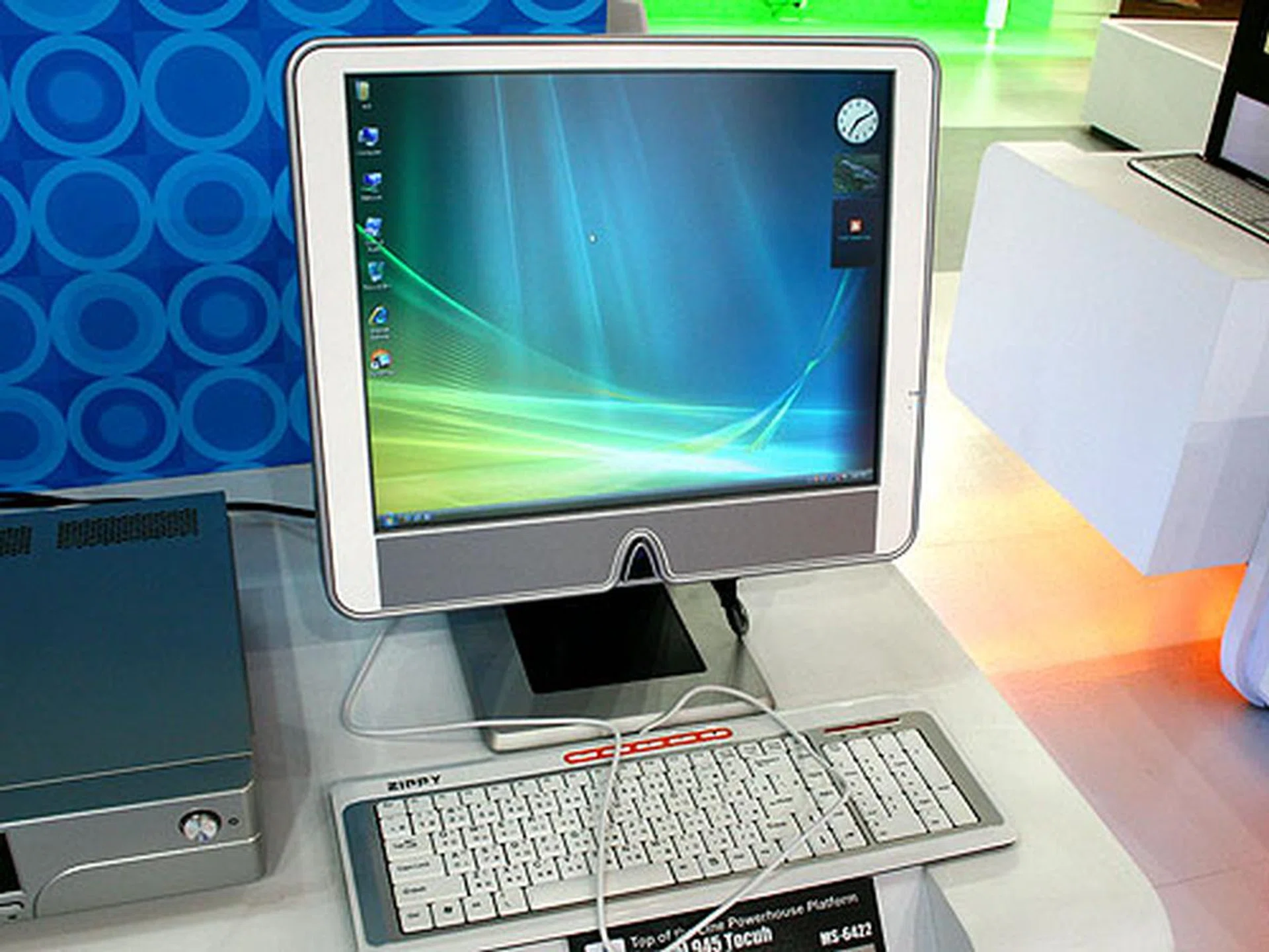  The MSI Crystal 945 Touch Panel LCD PC is an all-in-one system based on the Intel 945G/ICH7 chipset. This particular PC supports Pentium 4/D LGA775 processors and up to 2GB dual-channel DDR2 667/800MHz DIMMs. As its name implies, the 17-inch LCD display is touch sensitive, so it can be used without a mouse.  