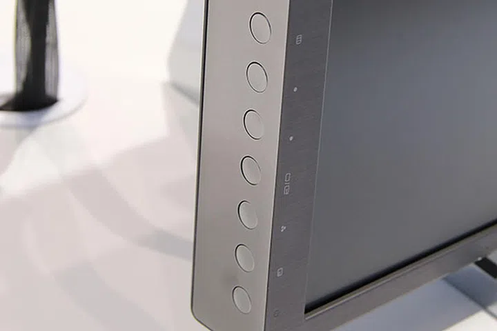 Controls run along the bottom of the frame.