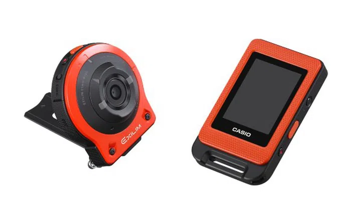 Camera module and LCD controller are quickly detached. There's no actual electronic connection on the clip as the two modules actually communicate wirelessly via Bluetooth.