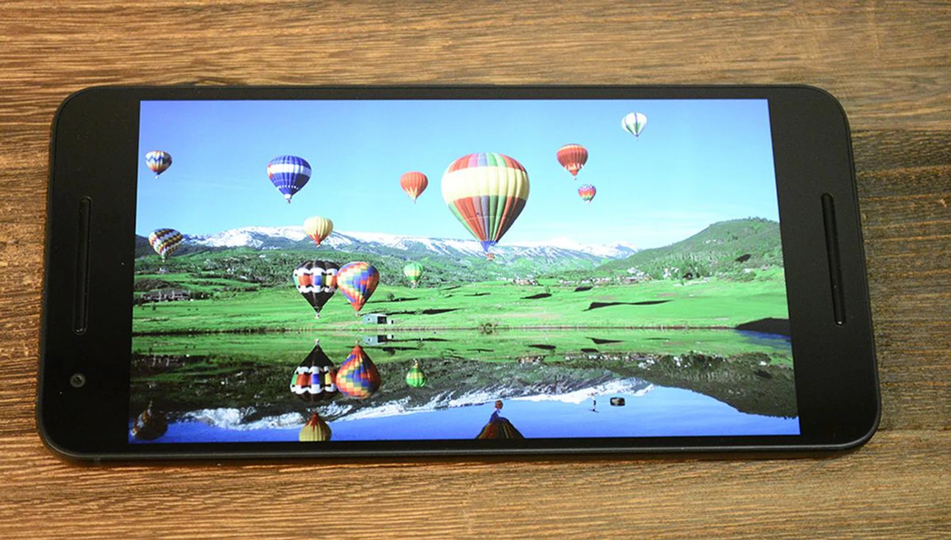 Activating sRGB mode switches the display to more muted, but also more accurate, tones.