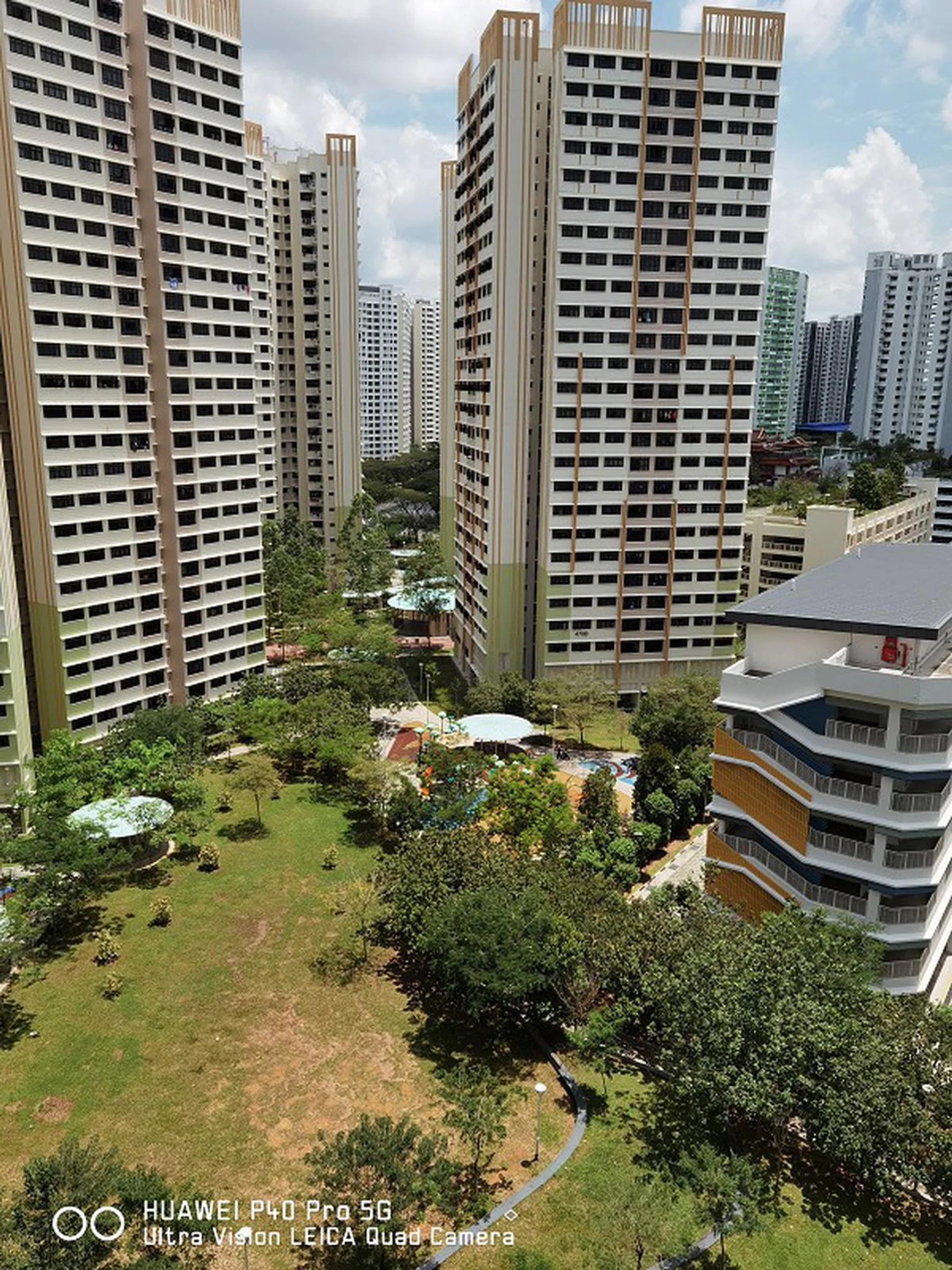 Here's the main 50MP Ultra Vision Camera in action without any zoom. As can be expected from a daytime shot, it's quite well composed. Click to view the original image.