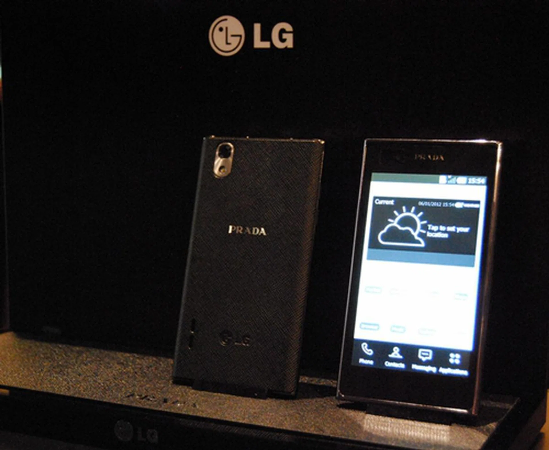 While the front is completely minimalistic, the smartphone's back cover showcases Prada’s signature Saffiano pattern. Classy.
