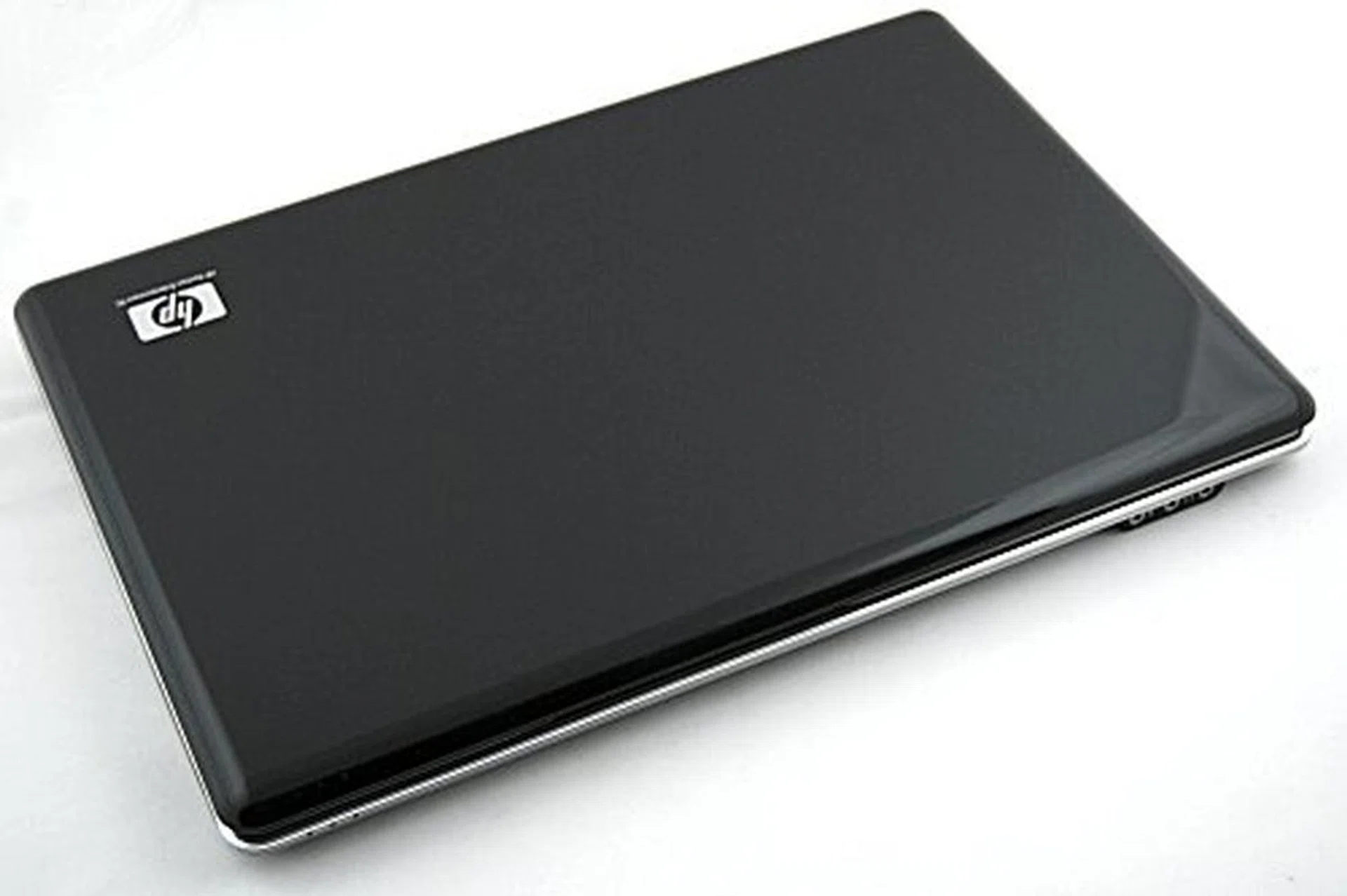 The HP Pavilion dv7 in all its familiar looking glory.
