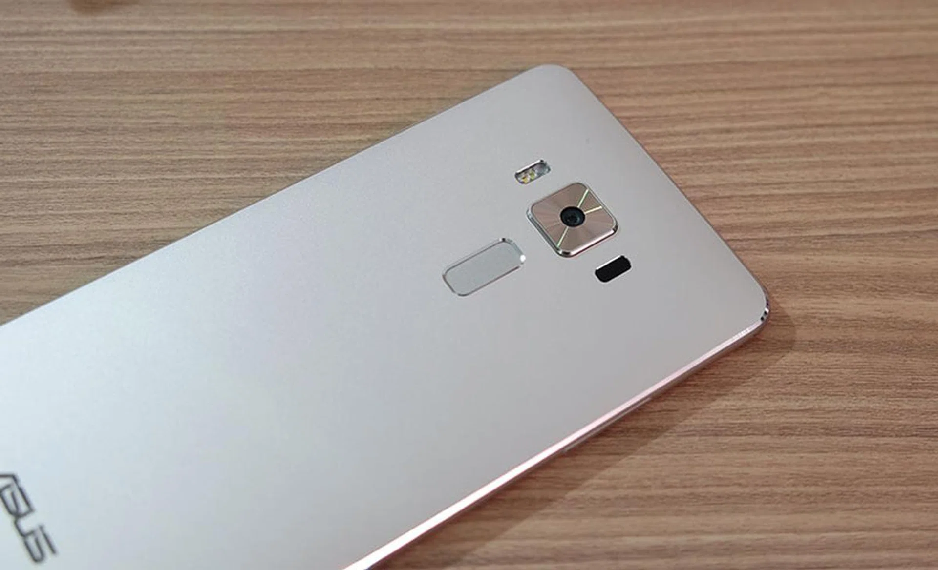 The fingerprint sensor sits right below the camera.