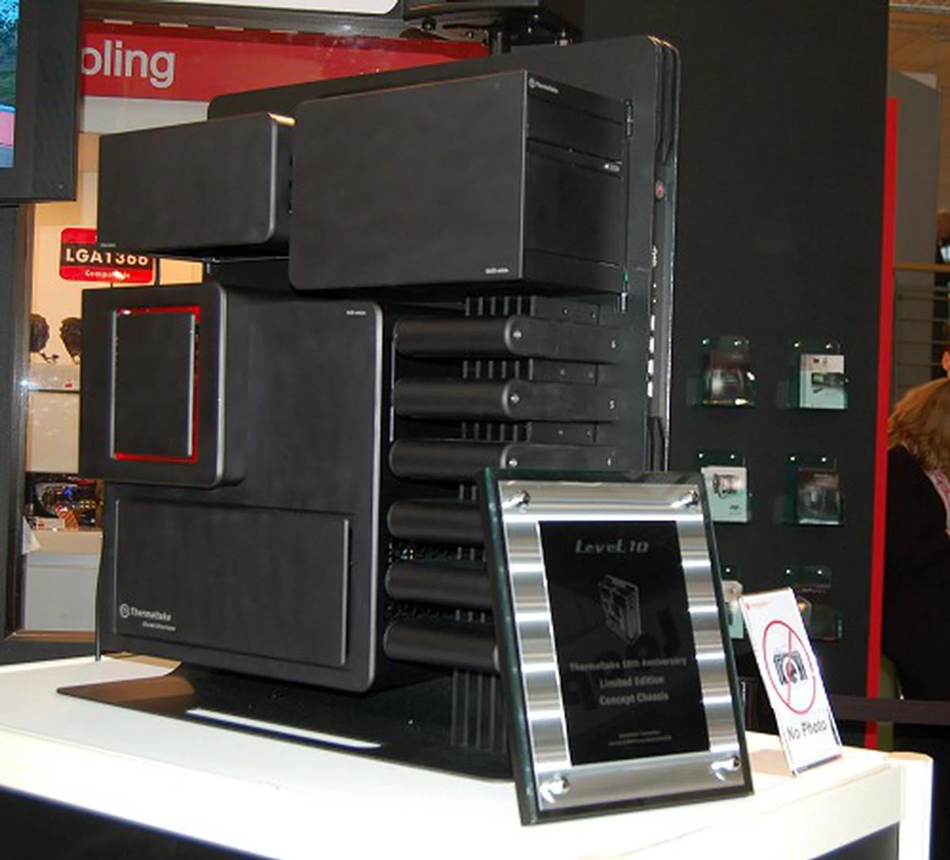  Of special mention is their 10th anniversary limited edition concept chassis that's nicknamed Level 10. Just to put in a disclaimer here, if you notice, no photos are allowed according to the signboard, but since we're www.hardwarezone.com, we've been given special clearance from their executives.