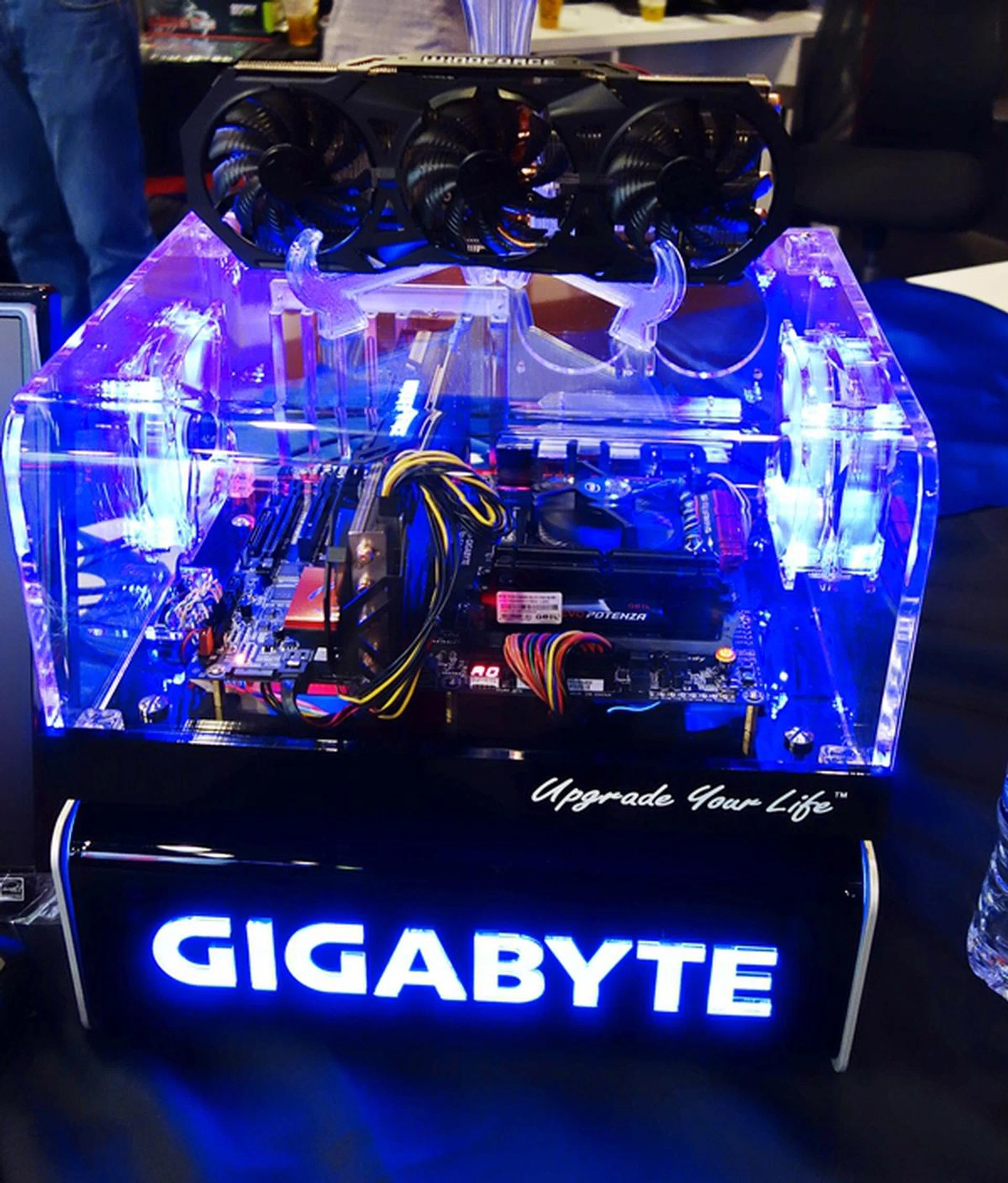 The redesigned Windforce 3X cooler crowned the demonstration rig at Gigabyte's booth.