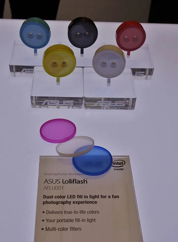 The LolliFlash is a dual-tone LED for natural skin tones. It comes with different color filters for fun shots!