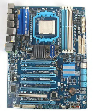 As the top dog in Gigabyte's lineup, the UD7 is outfitted with some enthusiast oriented features, particularly the water cooler block and Gigabyte's Hybrid Silent-Pipe 2, a separate heatsink.