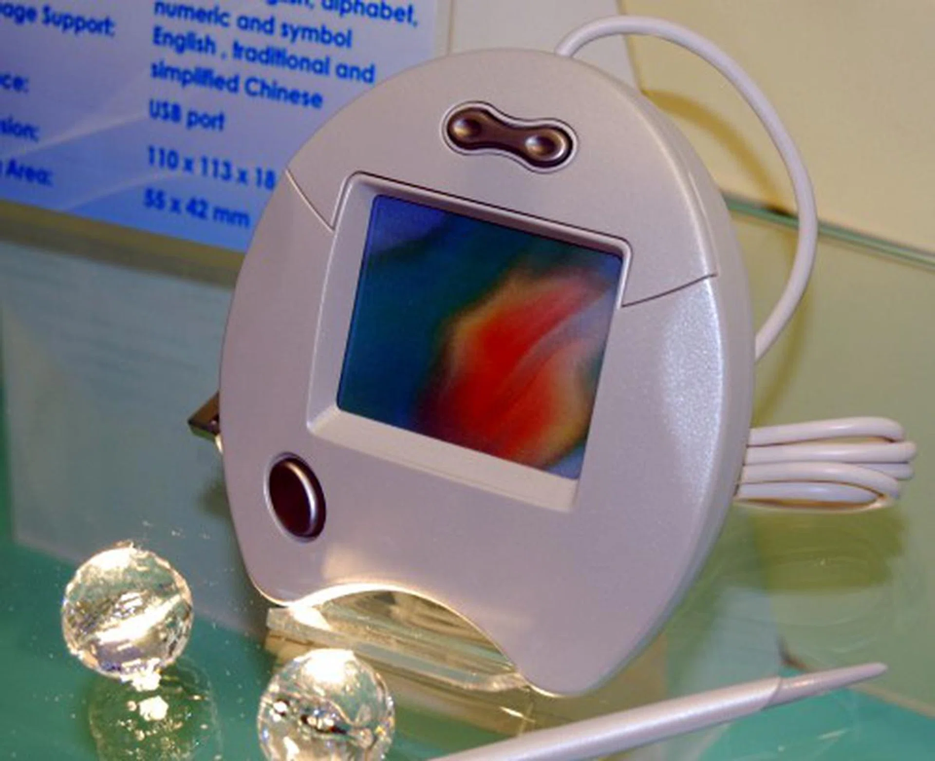  Adding on to the whole Eee experience is this handwriting pad for both mandarin and english alphabets.  