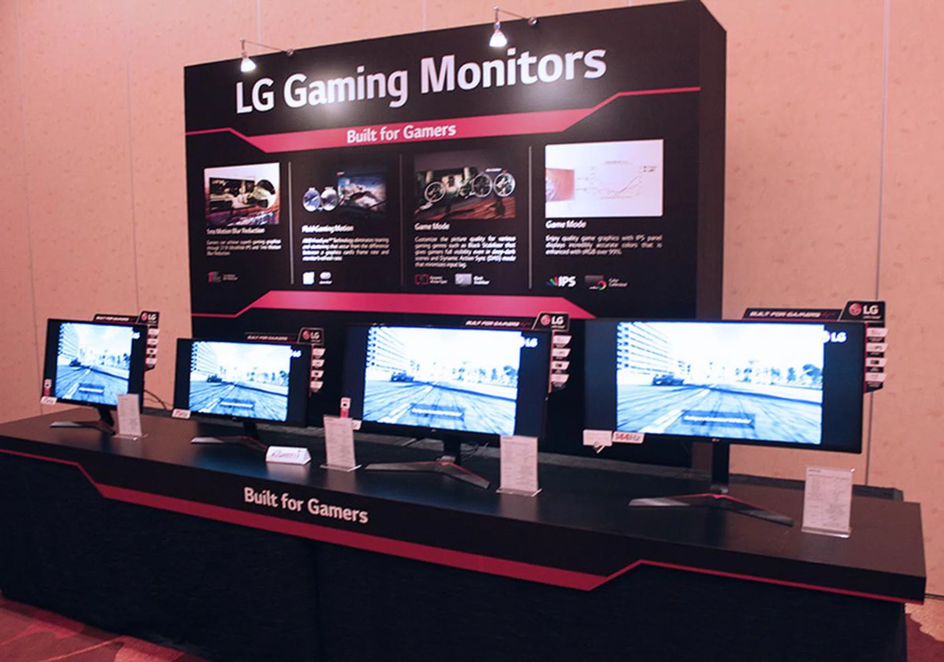 The highlight of LG's new gaming monitor range is the 34UC79G, which is a 34-inch curved monitor that supports 144Hz refresh rates.