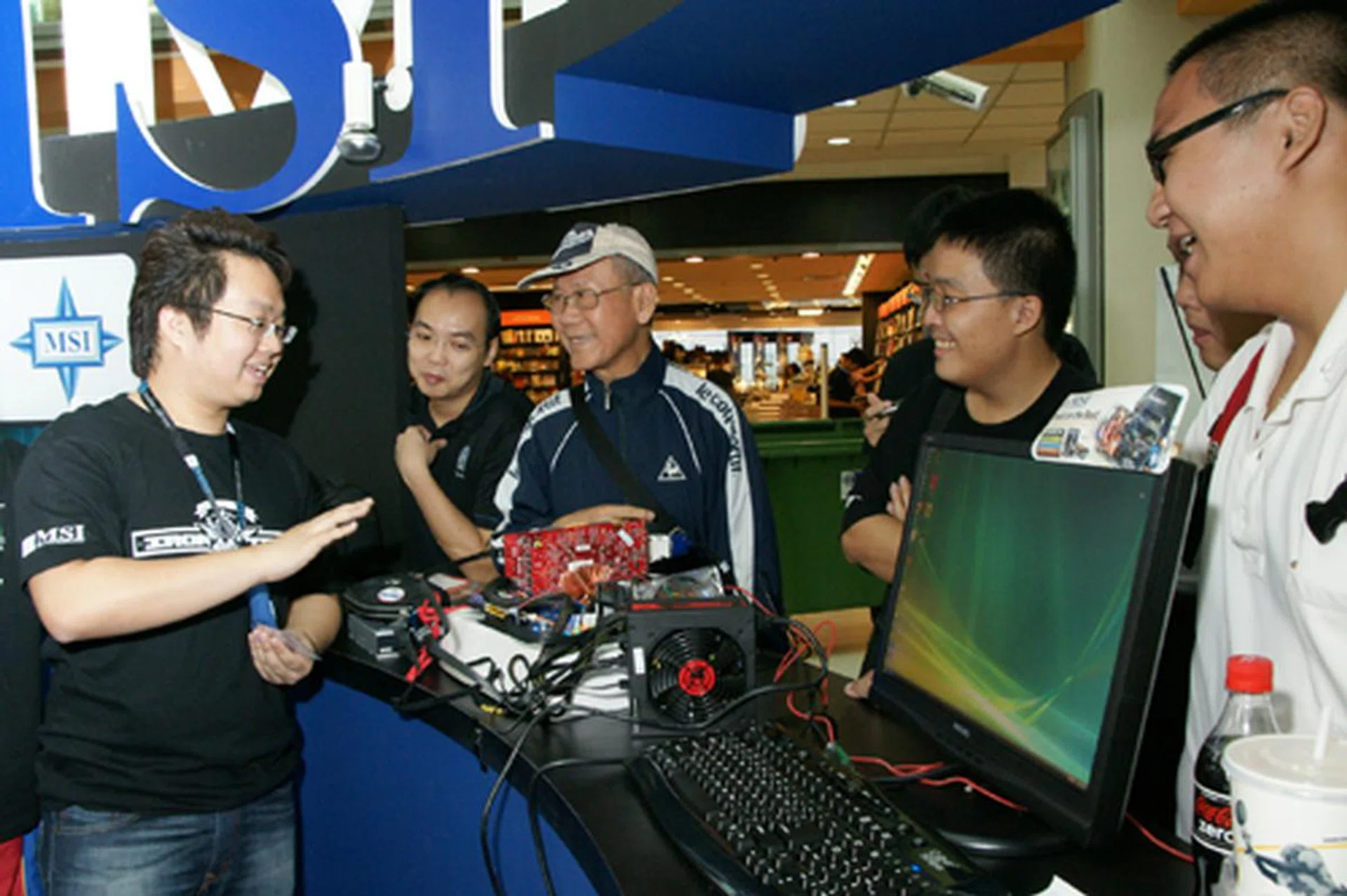  With his system ready to go and tweaked to the optimum performance at a time of 59 minutes and 19 seconds, Jeremiah takes some time out to explain some finer points of system setup, rigging, tweaking and overclocking to our interested audience.  