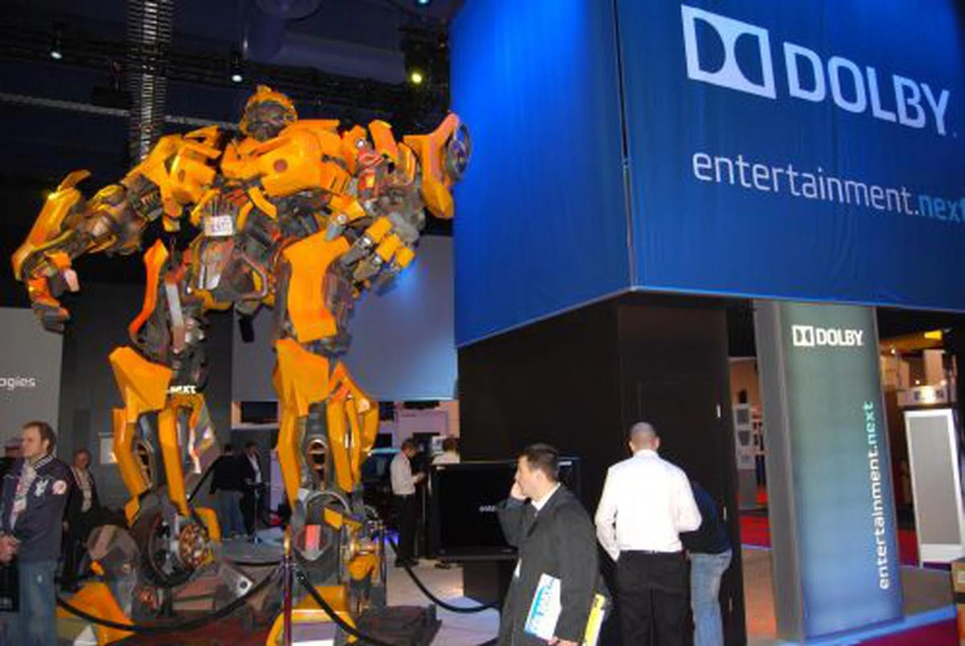  You must be thinking that this huge Transformers display would be something the HD DVD group is having to show them Blu-ray guys who's boss, since Transformers is one of the big ticket movies that is exclusive to HD DVD, but you'd be wrong. Dolby was the one rocking this bad boy.  