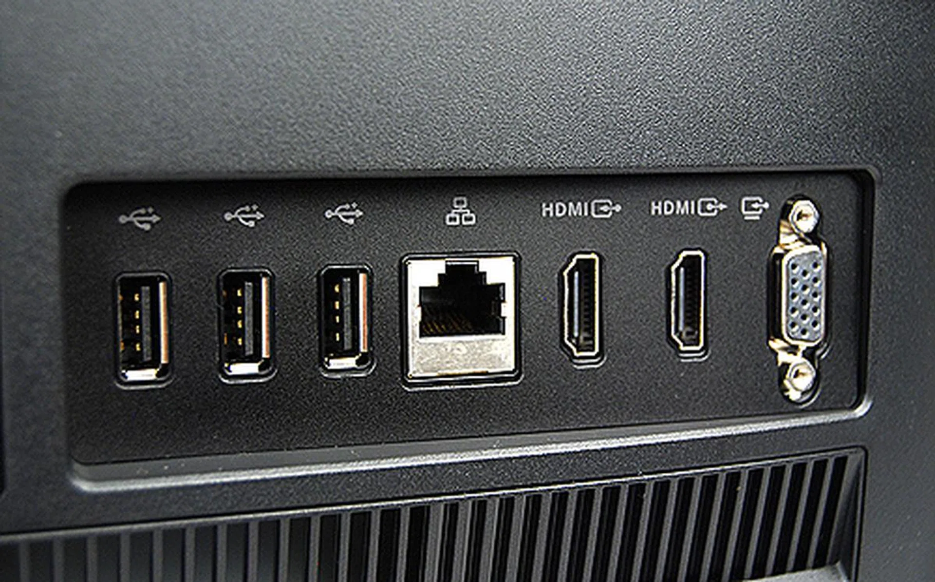 Round the back, there's an additional three USB 2.0 ports, an Ethernet jack, a HDMI output port, a HDMI input port and also a VGA input port. This means the ASUS ET2411INTI can also double up as a regular display for other devices like game consoles or other set-top devices, making it more versatile.