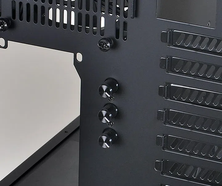 The three adjustment knobs are located at the back of the chassis. (Image Source: Lian Li)