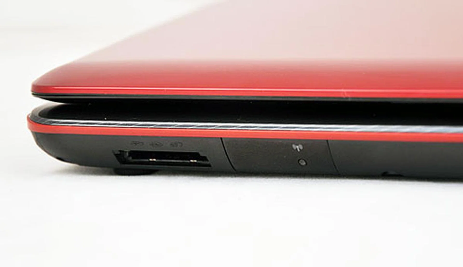 Located on the front panel is the SD card reader and the wireless LAN status indicator.