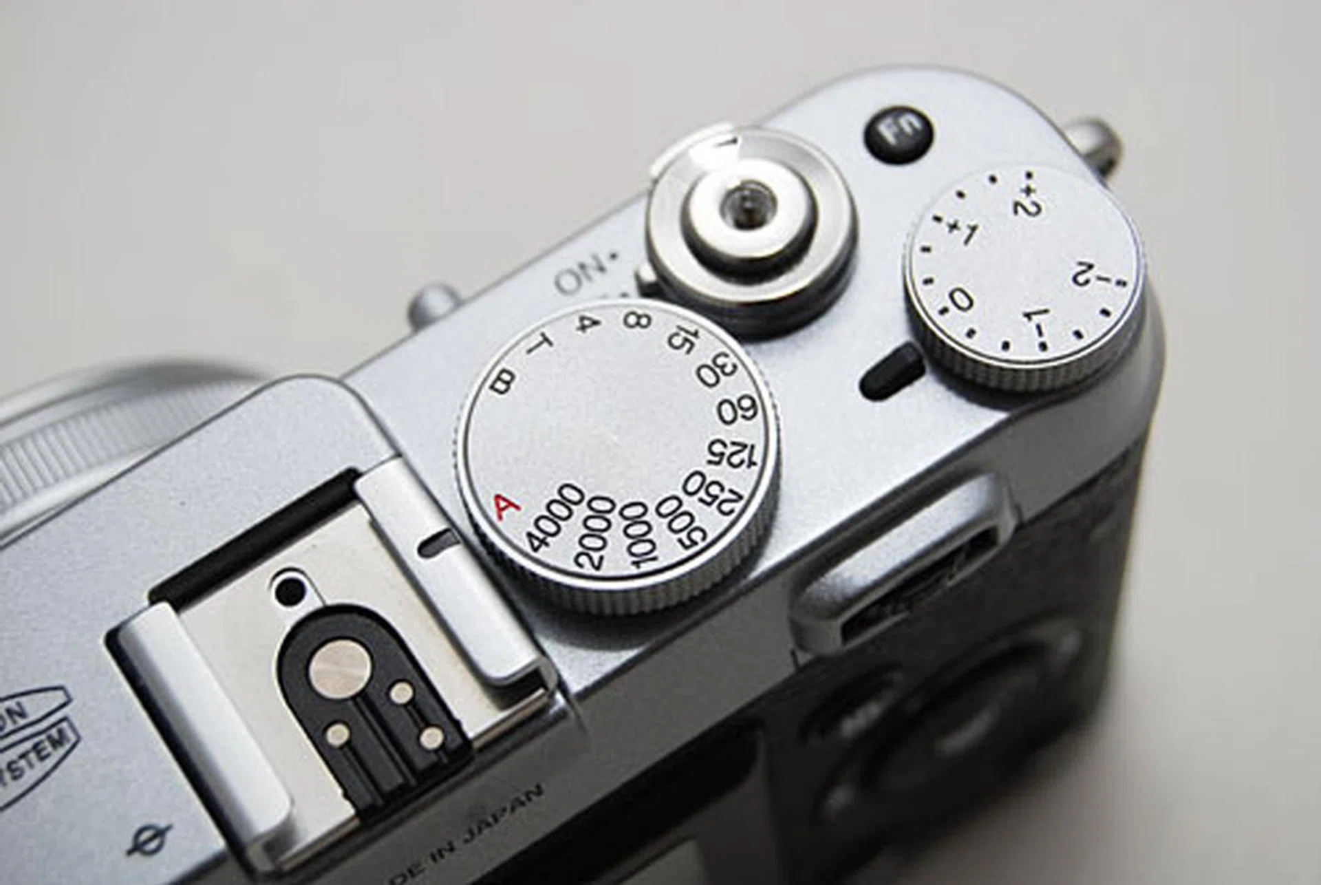 The beautifully made shutter dial. Each number represents 1/the number of a second, T is for Timer and B is for Bulb.