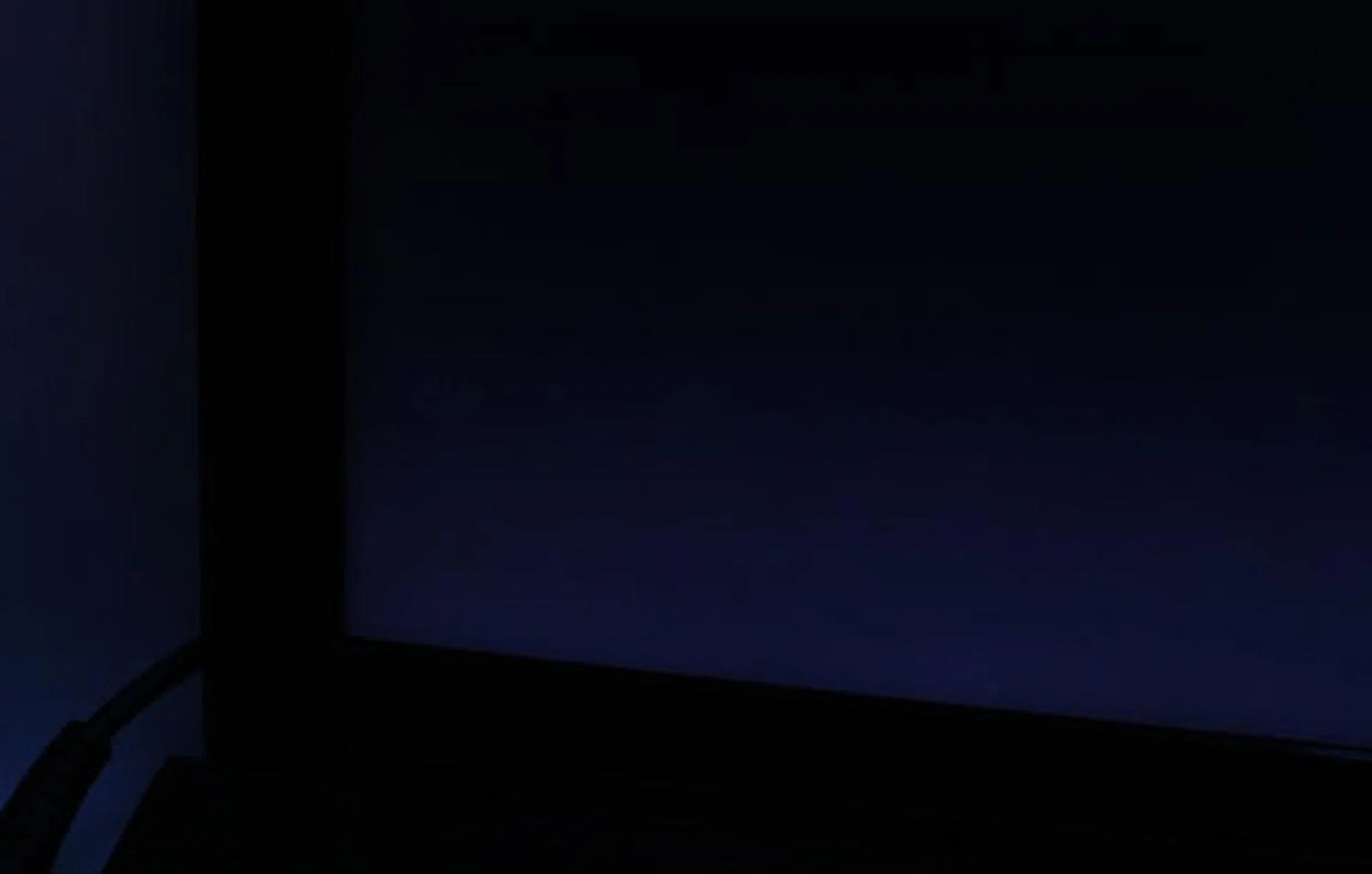There's a fair bit of backlight bleed noticeable towards the edges of the Y500's display.
