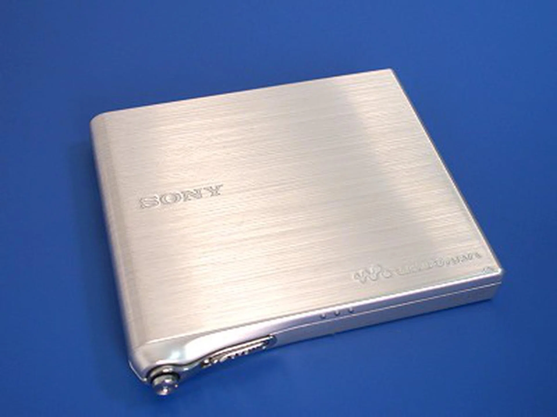 The Sony MD Walkman players did bring itself into the limelight, but only for a short period as they were slowly and surely replaced by the MP3 digital audio format that garnered more support from manufacturers such as Creative and Apple.