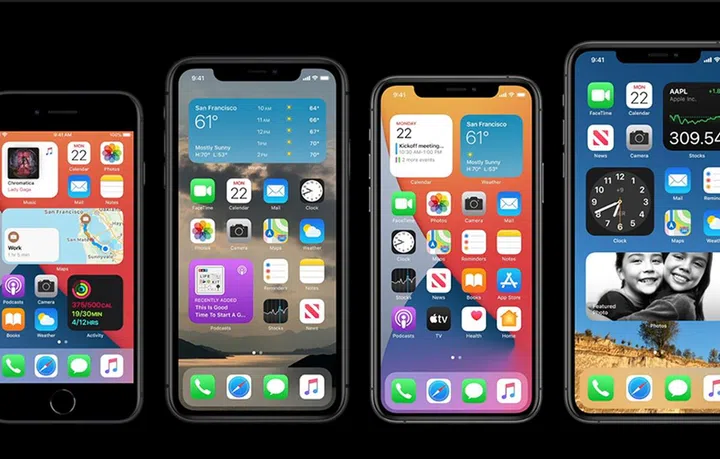 Smart Stack is featured in the second display from the left.