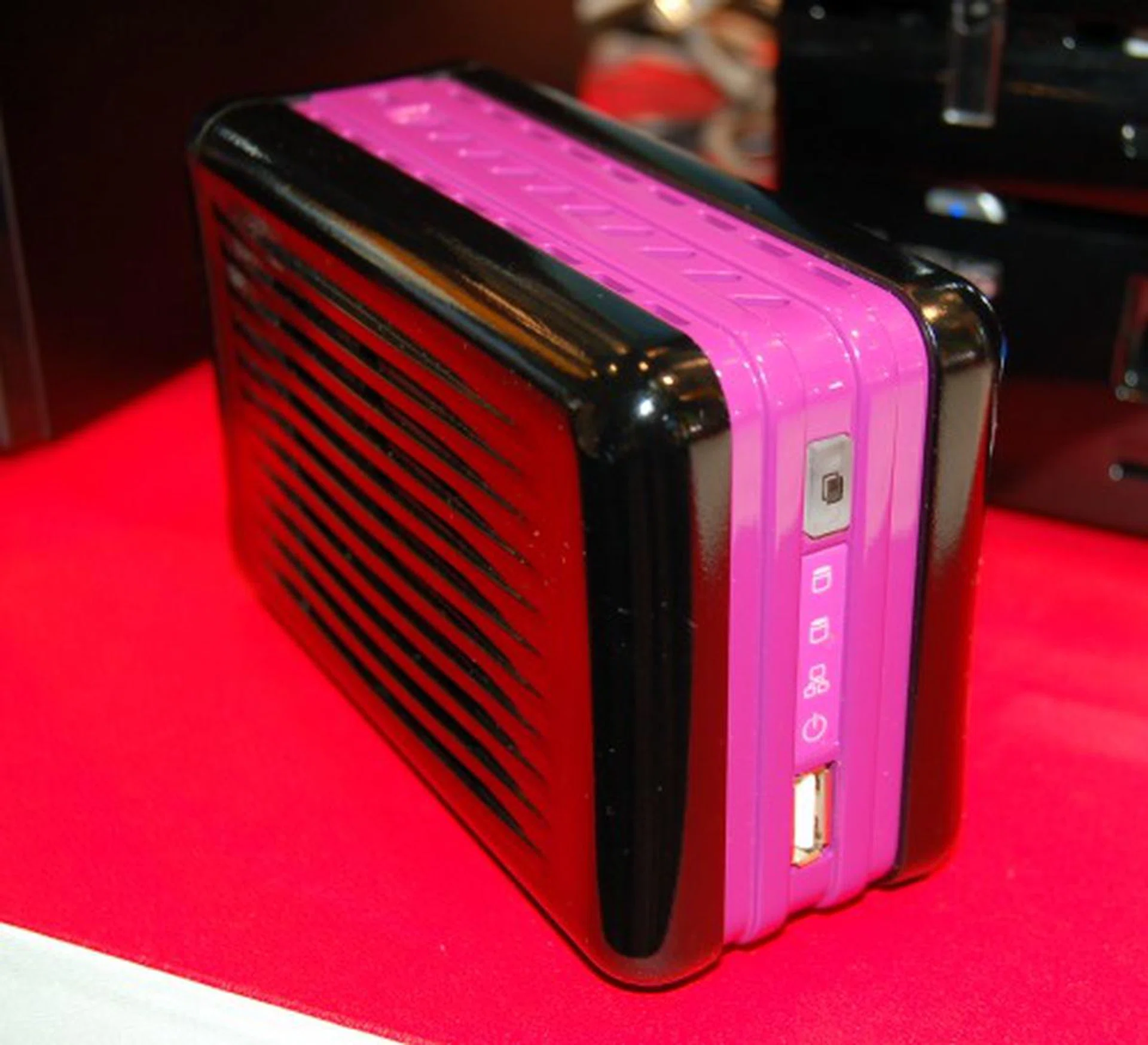  This the Thecus N0204 miniNAS. It's a rather small 2.5-inch dual-bay NAS device.  