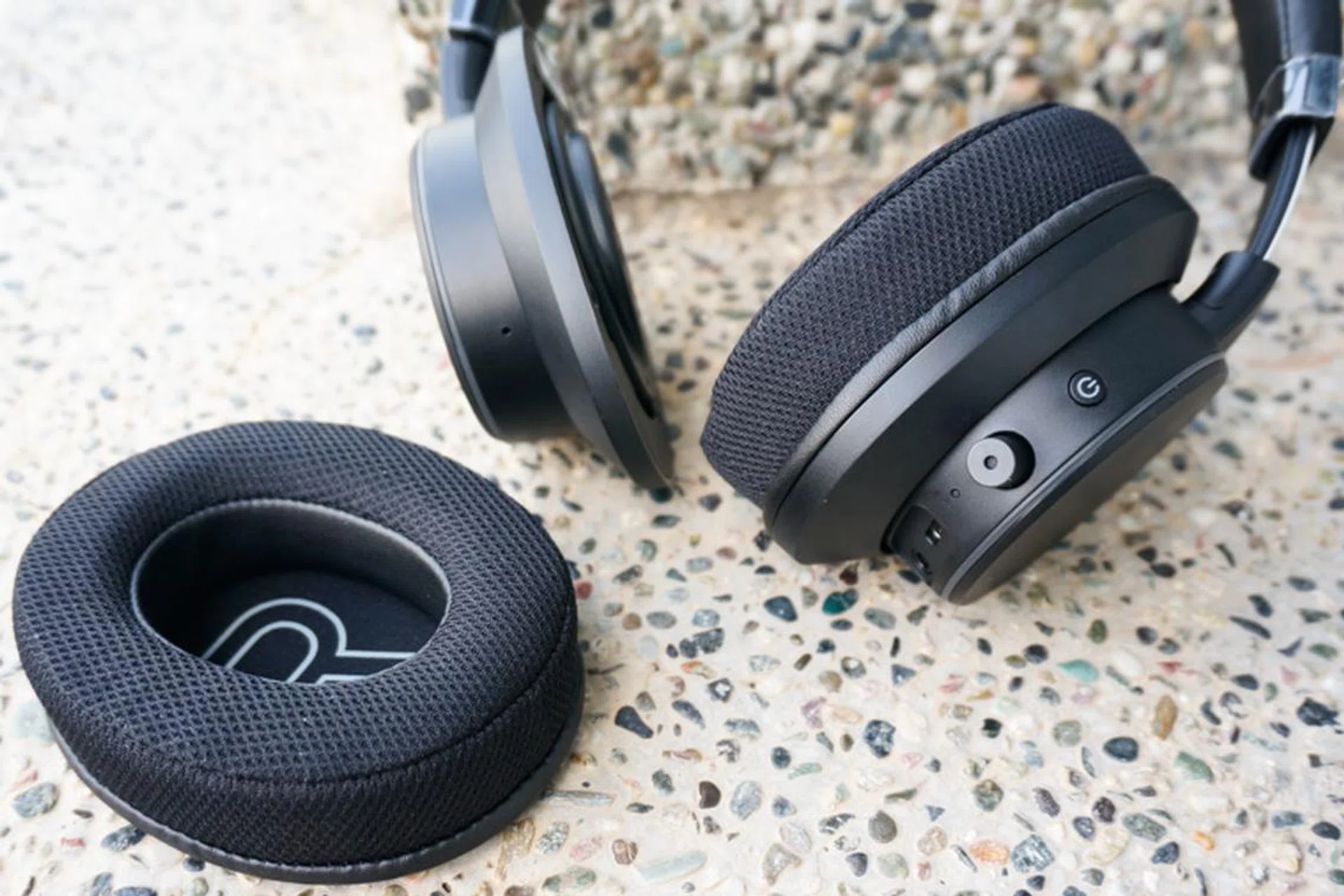 You can easily replace these ear cups when they're worn down.